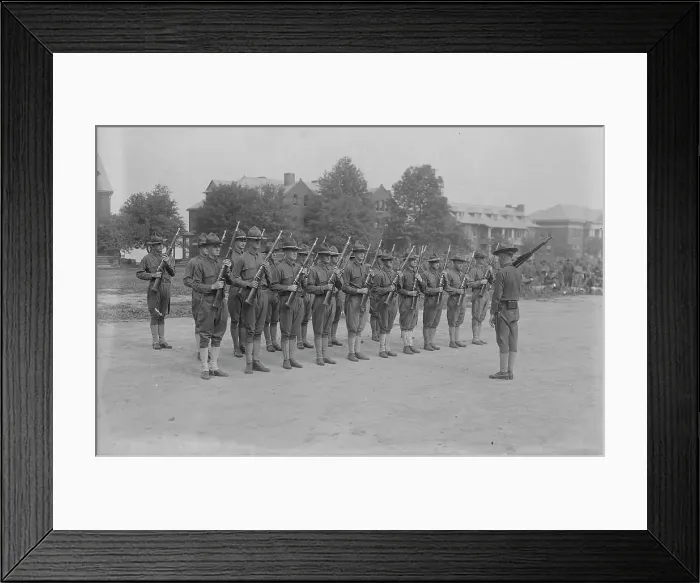Framed Print : Gun Squad, Fort Slocum, 1917. Creator: Bain News Service Framed Print : Gun Squad, Fort Slocum, 1917. Creator: Bain News Service