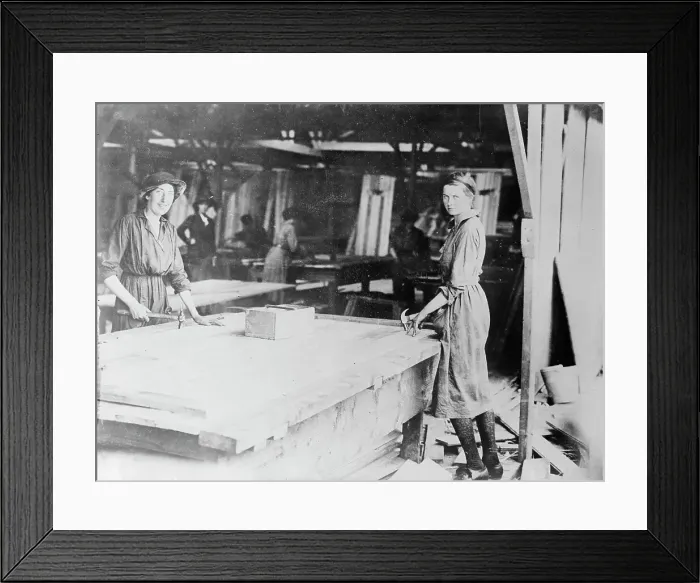 Framed Print : British women carpenters near the front, between c1915 and 1918. Creator: Bain News Service Framed Print : British women carpenters near the front, between c1915 and 1918. Creator: Bain News Service