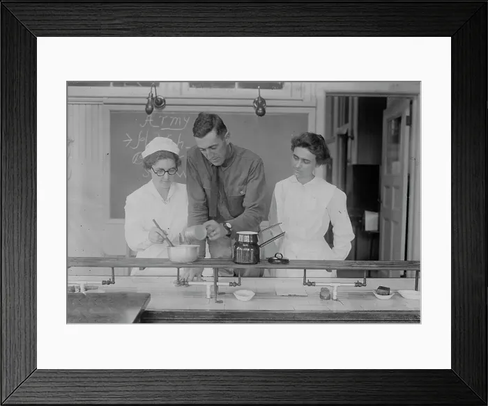 Framed Print : Gladys Kierstead, Emma Hanks [i.e. Hanko], 13 Aug 1917. Creator: Bain News Service