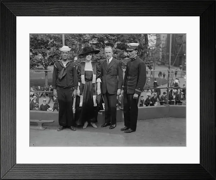 Framed Print : Mrs. O. Harriman, Blaine Ewing, Lieut. McKinney, 1917. Creator: Bain News Service Framed Print : Mrs. O. Harriman, Blaine Ewing, Lieut. McKinney, 1917. Creator: Bain News Service