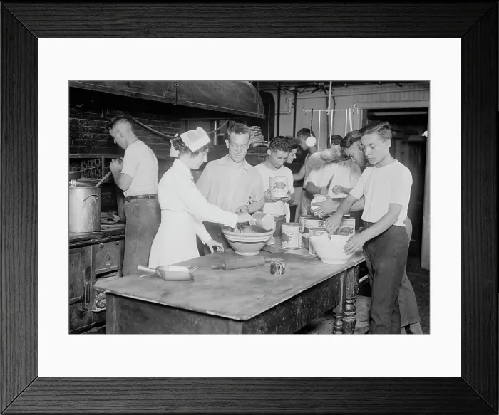 Framed Print : Making army cooks, Pratt Institute, 9 Aug 1917. Creator: Bain News Service Framed Print : Making army cooks, Pratt Institute, 9 Aug 1917. Creator: Bain News Service