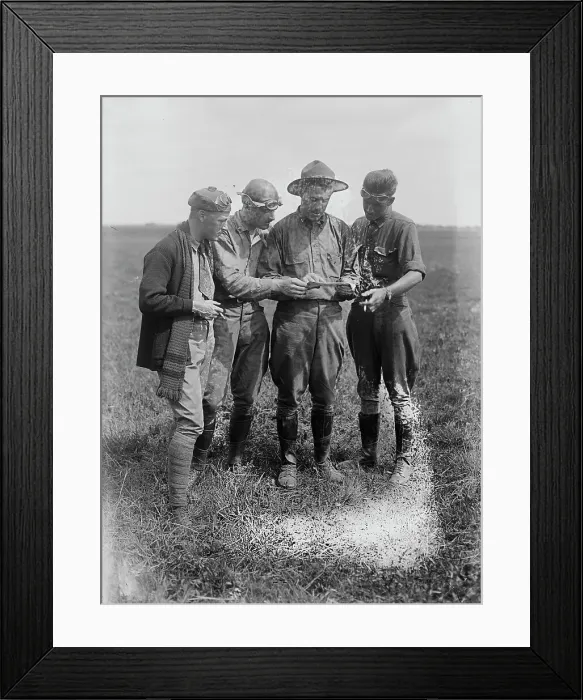 Framed Print : H.G. Smith, Lt. H.H. Simons, Capt. R.L. Taylor & Sgt. B.S. Robertson, 1917. Creator: Bain News Service. H.G. Smith, Lt. H.H. Simons, Capt. R.L. Taylor & Sgt. B.S. Robertson, 1917. Creator: Bain News Service Framed Print : H.G. Smith, Lt. H.H. Simons, Capt. R.L. Taylor & Sgt. B.S. Robertson, 1917. Creator: Bain News Service. H.G. Smith, Lt. H.H. Simons, Capt. R.L. Taylor & Sgt. B.S. Robertson, 1917. Creator: Bain News Service
