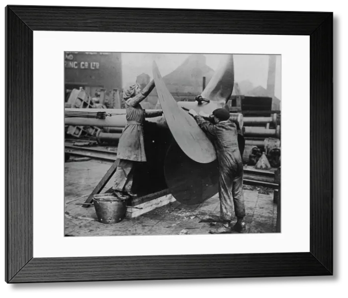 Framed Print : Women working on propeller, Eng. [i.e. England], between c1915 and 1917. Creator: Bain News Service