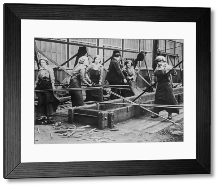 Framed Print : English women in shipbuilding yards, between c1915 and c1920. Creator: Bain News Service Framed Print : English women in shipbuilding yards, between c1915 and c1920. Creator: Bain News Service