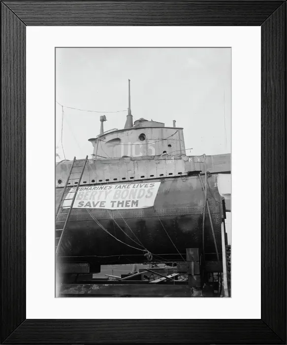 Framed Print : German U-Boat in N.Y. 25 Oct 1917. Creator: Bain News Service Framed Print : German U-Boat in N.Y. 25 Oct 1917. Creator: Bain News Service