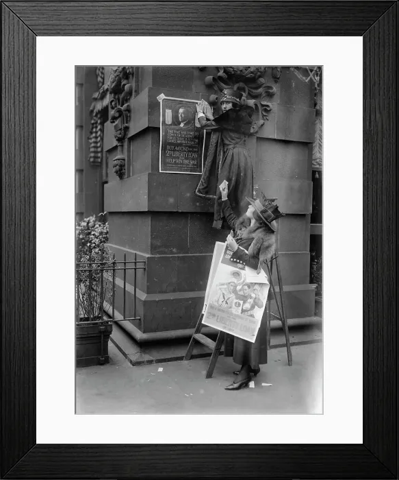 Framed Print : Elise Robert & Dorothy Kohn, Oct 1917. Creator: Bain News Service. Elise Robert & Dorothy Kohn, Oct 1917. Creator: Bain News Service Framed Print : Elise Robert & Dorothy Kohn, Oct 1917. Creator: Bain News Service. Elise Robert & Dorothy Kohn, Oct 1917. Creator: Bain News Service