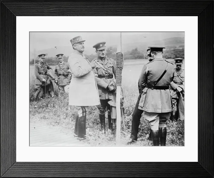 Framed Print : British & French officers in conference, 5 Aug 1917. Creator: Bain News Service. British & French officers in conference, 5 Aug 1917. Creator: Bain News Service Framed Print : British & French officers in conference, 5 Aug 1917. Creator: Bain News Service. British & French officers in conference, 5 Aug 1917. Creator: Bain News Service