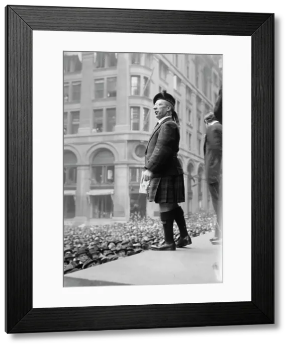 Framed Print : Lauder, (19 Oct 1917?). Creator: Bain News Service Framed Print : Lauder, (19 Oct 1917?). Creator: Bain News Service