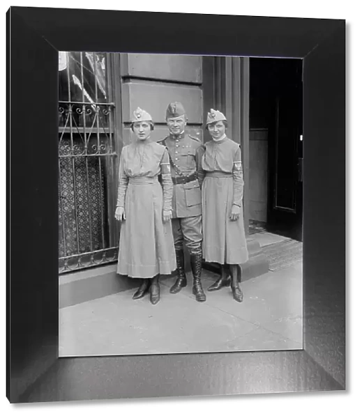 Frances Lewinski, Julia Kraszewski, Dr. B.M. Zielinski (L. to R.), between c1915 and 1918. Creator: Bain News Service