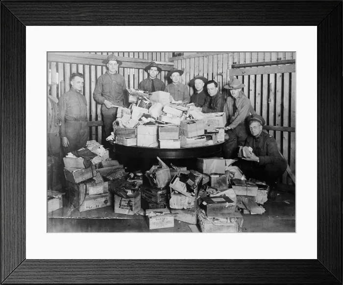 Framed Print : Xmas boxes for U.S. soldiers, Dec 1917. Creator: Bain News Service Framed Print : Xmas boxes for U.S. soldiers, Dec 1917. Creator: Bain News Service