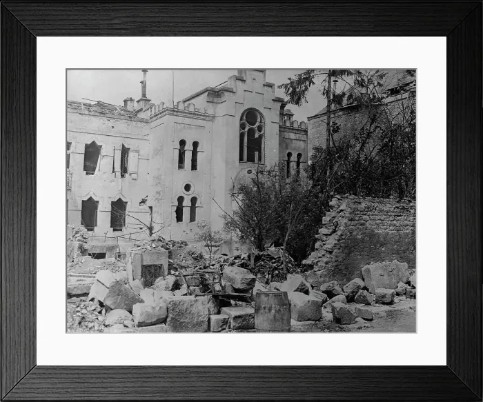 Framed Print : Verdun - Garden & Synagogue near Polboulhot St. [Rue des Fre`res Boulhaut], between c1915 and 1918. Creator: Bain News Service. Verdun - Garden & Synagogue near Polboulhot St. [Rue des Fre`res Boulhaut], between c1915 and 1918