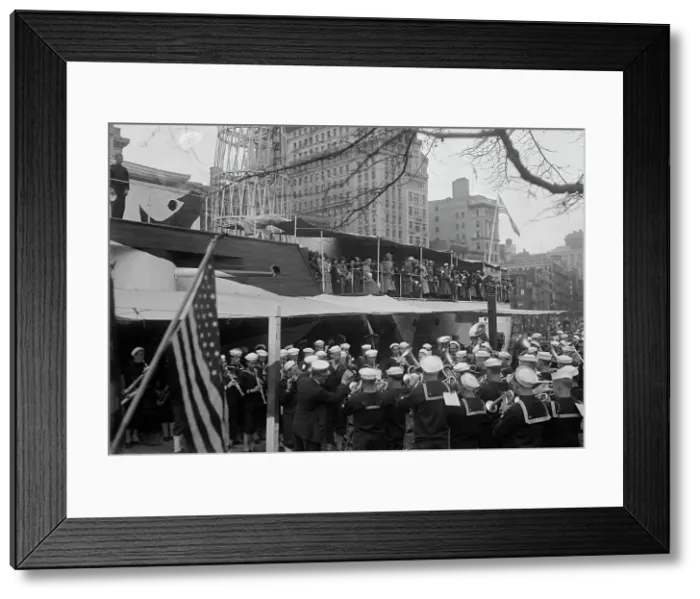 Framed Print : French women on RECRUIT, 1917 or 1918. Creator: Bain News Service Framed Print : French women on RECRUIT, 1917 or 1918. Creator: Bain News Service