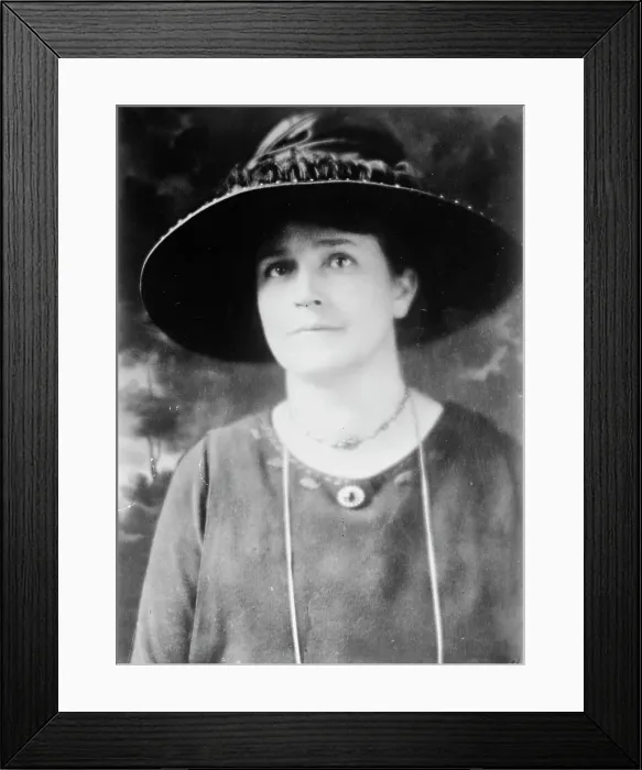 Framed Print : Mrs. Jas. Lees Laidlaw, between c1915 and c1920. Creator: Bain News Service Framed Print : Mrs. Jas. Lees Laidlaw, between c1915 and c1920. Creator: Bain News Service