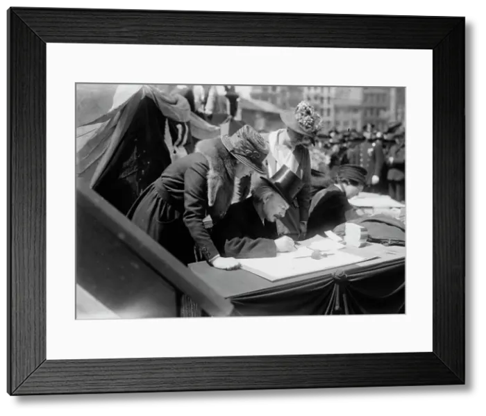 Framed Print : Paderewski, between c1915 and c1920. Creator: Bain News Service Framed Print : Paderewski, between c1915 and c1920. Creator: Bain News Service