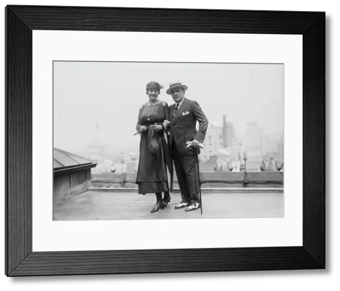 Framed Print : Caruso & wife, 1918. Creator: Bain News Service. Caruso & wife, 1918. Creator: Bain News Service Framed Print : Caruso & wife, 1918. Creator: Bain News Service. Caruso & wife, 1918. Creator: Bain News Service