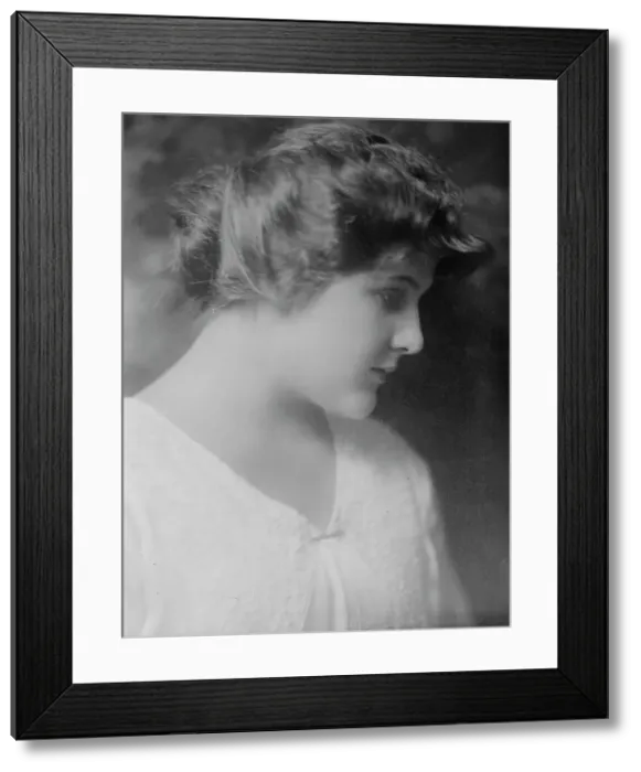Framed Print : Miss E. Sutro (Mrs. Warren L. Ward), 1914. Creator: Bain News Service Framed Print : Miss E. Sutro (Mrs. Warren L. Ward), 1914. Creator: Bain News Service