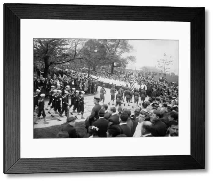 Framed Print : Field Mass, 30 May 1918. Creator: Bain News Service Framed Print : Field Mass, 30 May 1918. Creator: Bain News Service