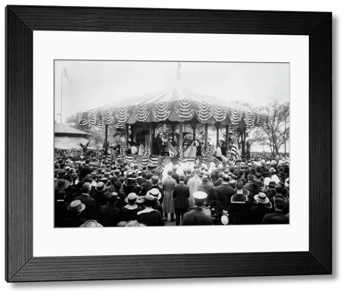 Framed Print : Field Mass, 30 May 1918. Creator: Bain News Service Framed Print : Field Mass, 30 May 1918. Creator: Bain News Service