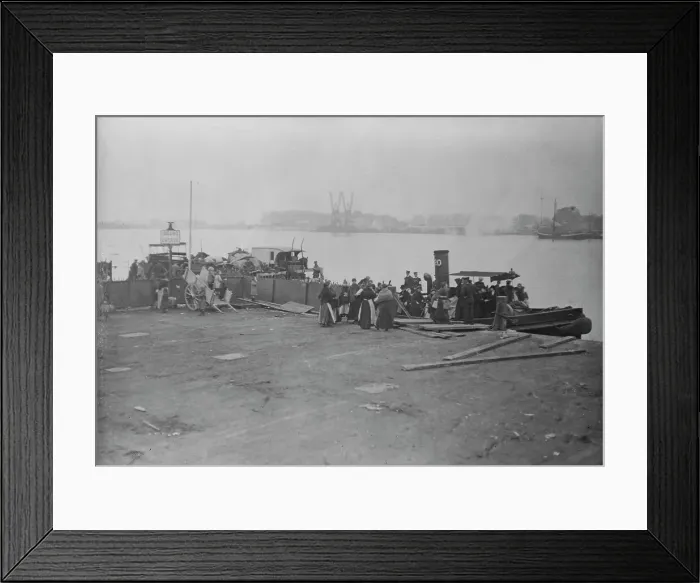 Framed Print : Refugees arrive at Antwerp, between c1915 and 1918. Creator: Bain News Service Framed Print : Refugees arrive at Antwerp, between c1915 and 1918. Creator: Bain News Service