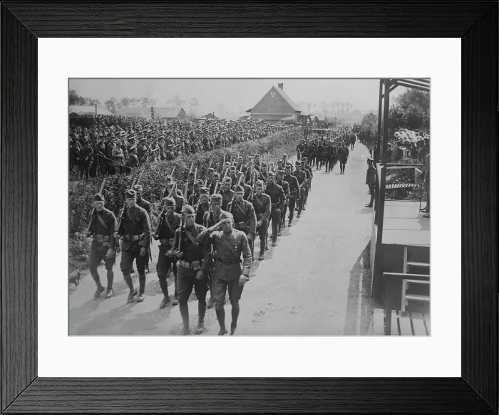 Framed Print : U.S. soldiers reviewed by King Geo. between c1915 and c1920. Creator: Bain News Service Framed Print : U.S. soldiers reviewed by King Geo. between c1915 and c1920. Creator: Bain News Service