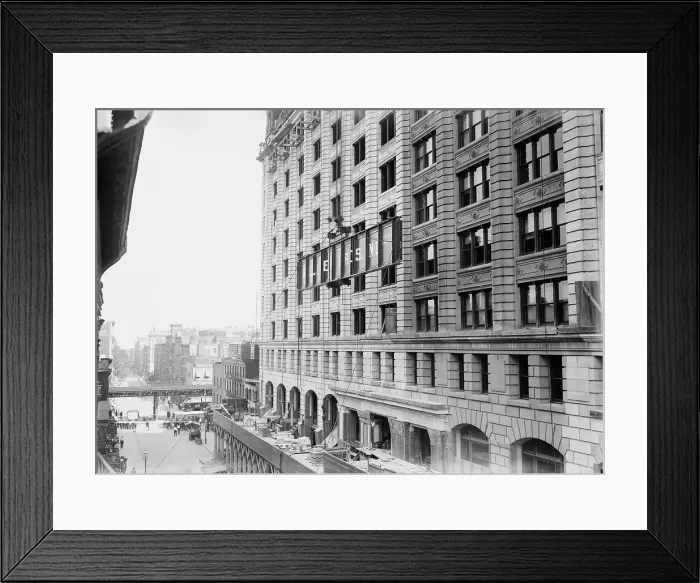 Framed Print : Hoisting 46 ton girder on Cons. Gas Co's Bldg. 1913. Creator: Bain News Service Framed Print : Hoisting 46 ton girder on Cons. Gas Co's Bldg. 1913. Creator: Bain News Service