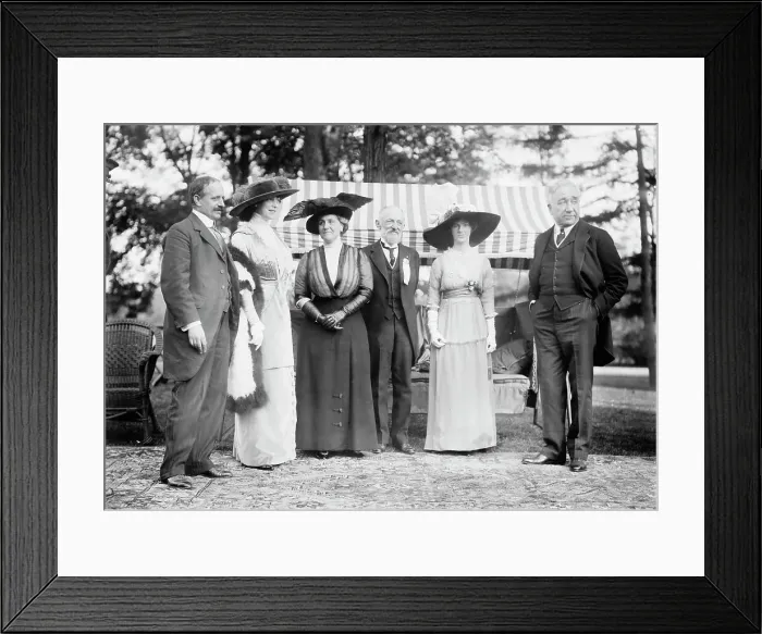 Framed Print : L.L. Bonheur; Mrs. Cochran [i.e. Cockran]; O. Straus & wife; Mrs. T. Roosevelt, Jr... 1912. Creator: Bain News Service
