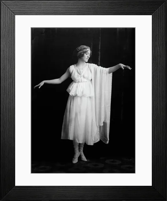 Framed Print : Violet Romer, between c1910 and c1915. Creator: Bain News Service Framed Print : Violet Romer, between c1910 and c1915. Creator: Bain News Service