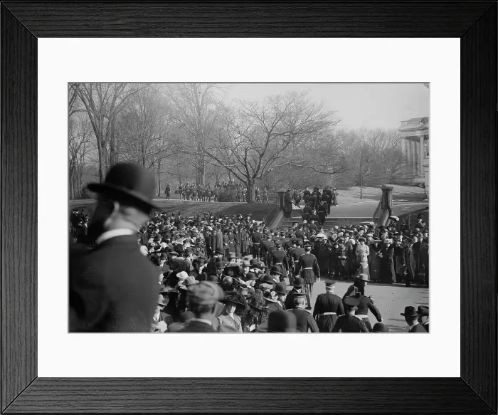 Framed Print : Officers going to Wh. House, between c1910 and c1915. Creator: Bain News Service Framed Print : Officers going to Wh. House, between c1910 and c1915. Creator: Bain News Service