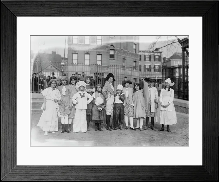 Framed Print : Colonial Costumes -- Gaynor Park, 1913. Creator: Bain News Service Framed Print : Colonial Costumes -- Gaynor Park, 1913. Creator: Bain News Service