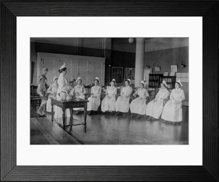 Framed Print : Anatomy class, between c1915 and 1918. Creator: Bain News Service Framed Print : Anatomy class, between c1915 and 1918. Creator: Bain News Service