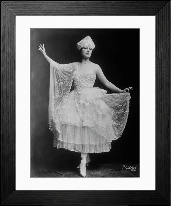 Framed Print : Florence Walton, between c1915 and c1920. Creator: Bain News Service Framed Print : Florence Walton, between c1915 and c1920. Creator: Bain News Service