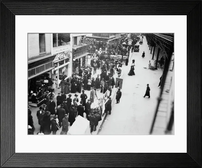 Framed Print : 6th Ave. Xmas shoppers [New York], 1910. Creator: Bain News Service