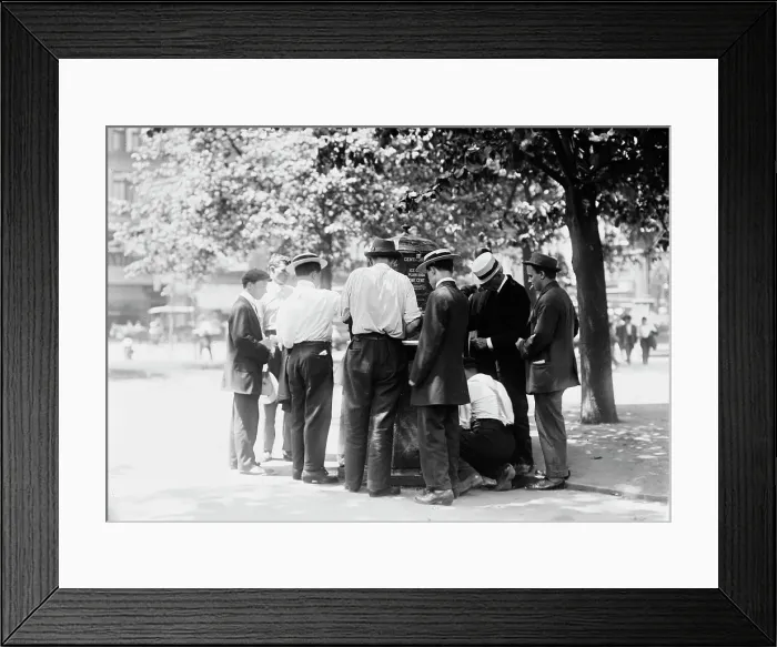 Framed Print : Ice water in the park--hot day, N.Y.C. between c1910 and c1915. Creator: Bain News Service Framed Print : Ice water in the park--hot day, N.Y.C. between c1910 and c1915. Creator: Bain News Service