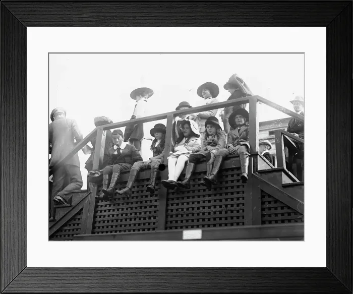 Framed Print : John Schiff, Beatrice Byrne, Dorothy Schiff, Dorothy Gilbert & Harriet Pratt, between c1910-c1915. Creator: Bain News Service Framed Print : John Schiff, Beatrice Byrne, Dorothy Schiff, Dorothy Gilbert & Harriet Pratt, between c1910-c1915. Creator: Bain News Service