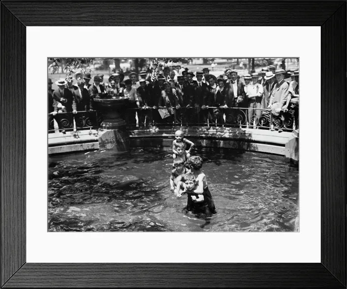 Framed Print : Fountains, Madison Sq. Park on hot day, between c1910 and c1915. Creator: Bain News Service Framed Print : Fountains, Madison Sq. Park on hot day, between c1910 and c1915. Creator: Bain News Service