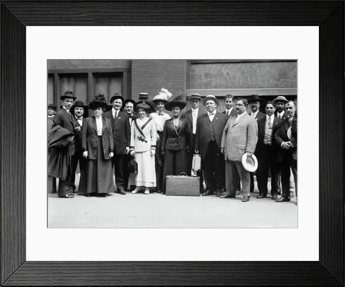 Framed Print : Delegates to Bull Moose Convention, Syracuse, 1912. Creator: Bain News Service Framed Print : Delegates to Bull Moose Convention, Syracuse, 1912. Creator: Bain News Service