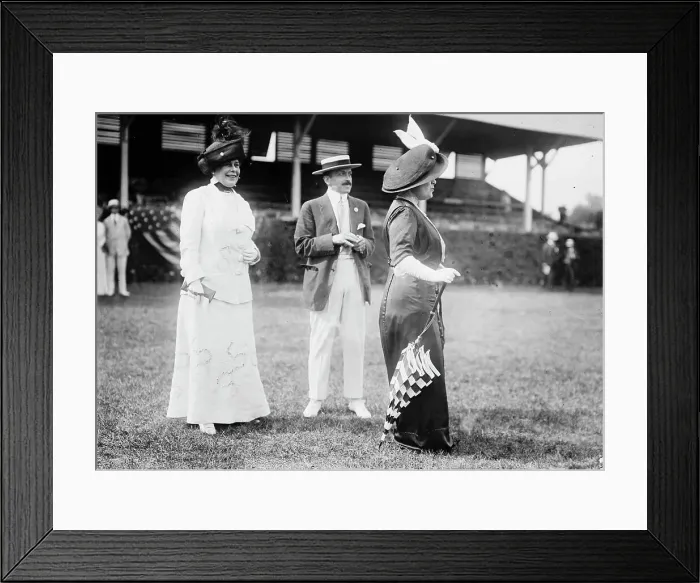 Framed Print : Mrs. Leroy Andrews and Mrs. R.E.L. Mordecai, between c1910 and c1915. Creator: Bain News Service Framed Print : Mrs. Leroy Andrews and Mrs. R.E.L. Mordecai, between c1910 and c1915. Creator: Bain News Service