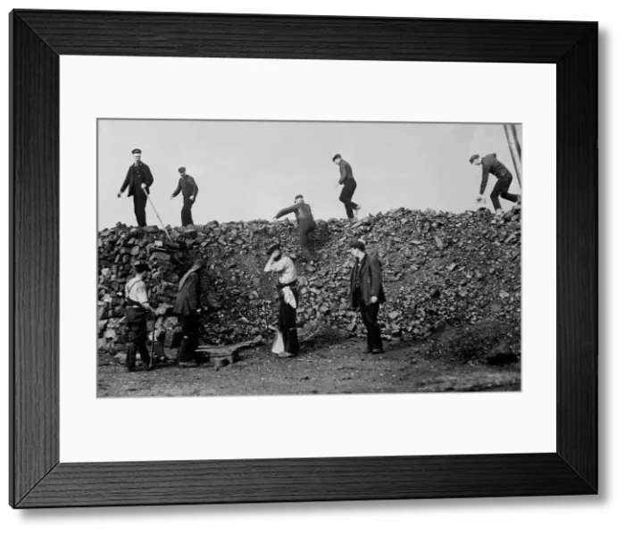 Framed Print : British coal strike - building up reserves for Midland Railway, between c1910 and c1915. Creator: Bain News Service Framed Print : British coal strike - building up reserves for Midland Railway, between c1910 and c1915. Creator: Bain News Service