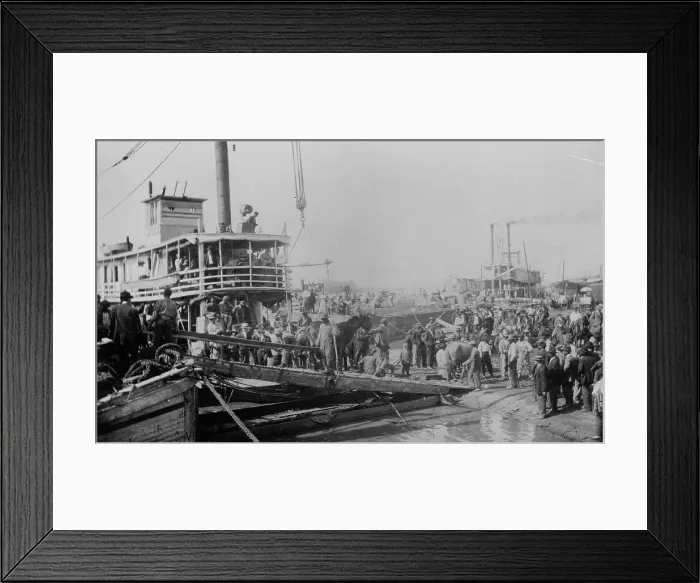 Framed Print : Louisiana Flood 1912-- refugees saved by gov't [i.e. government] boat, 1912. Creator: Bain News Service
