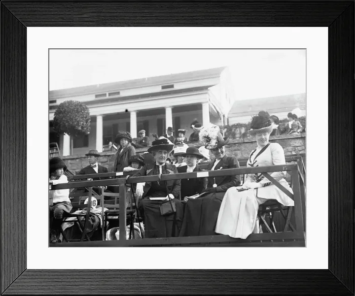 Framed Print : Mrs. Oliver Read, Miss Vera Cravath, Mrs. C.D. Lathrop, & Mrs. P. Cravath, between c1910 and c1915. Creator: Bain News Service Framed Print : Mrs. Oliver Read, Miss Vera Cravath, Mrs. C.D. Lathrop, & Mrs. P. Cravath, between c1910 and c1915. Creator: Bain News Service