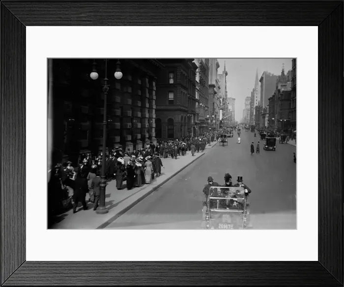 Framed Print : 5th Ave. above 42d [i.e. 42nd] St. Sunday, 3 / 23 / 13, 1913. Creator: Bain News Service