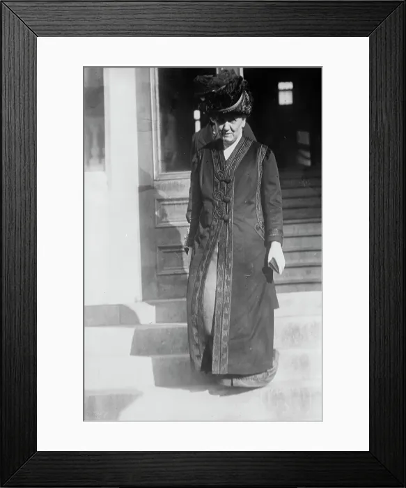 Framed Print : Jane Addams leaves Mercy Hospital, 1912. Creator: Bain News Service Framed Print : Jane Addams leaves Mercy Hospital, 1912. Creator: Bain News Service