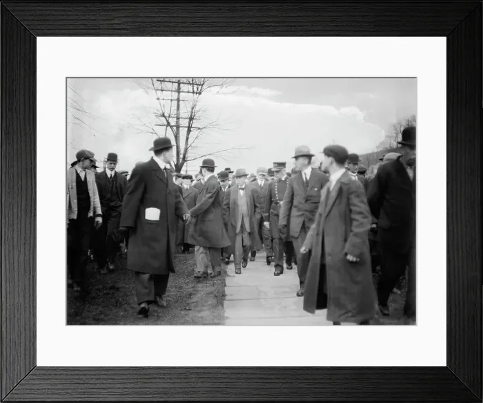 Framed Print : Gunmen going to Sing Sing, 1912. Creator: Bain News Service Framed Print : Gunmen going to Sing Sing, 1912. Creator: Bain News Service