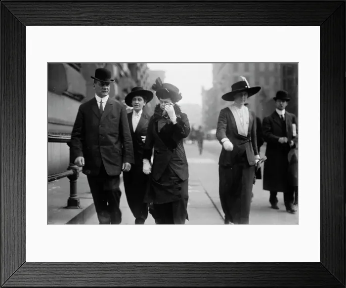 Framed Print : Mrs. [Alva] Belmont at gunmen's trial, 1912. Creator: Bain News Service