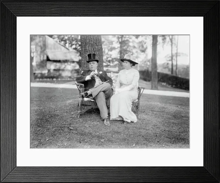Framed Print : J.D. Remmonds & wife, between c1910 and c1915. Creator: Bain News Service Framed Print : J.D. Remmonds & wife, between c1910 and c1915. Creator: Bain News Service
