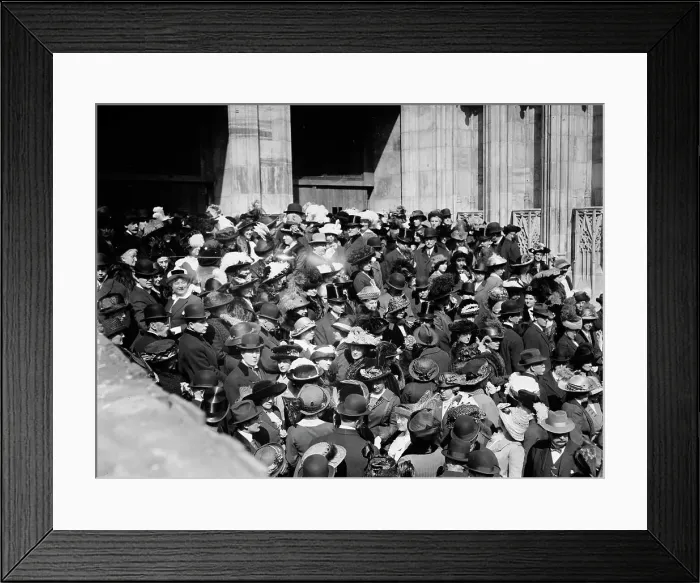 Framed Print : Easter - entering St. Thomas's, between c1910 and c1915. Creator: Bain News Service Framed Print : Easter - entering St. Thomas's, between c1910 and c1915. Creator: Bain News Service