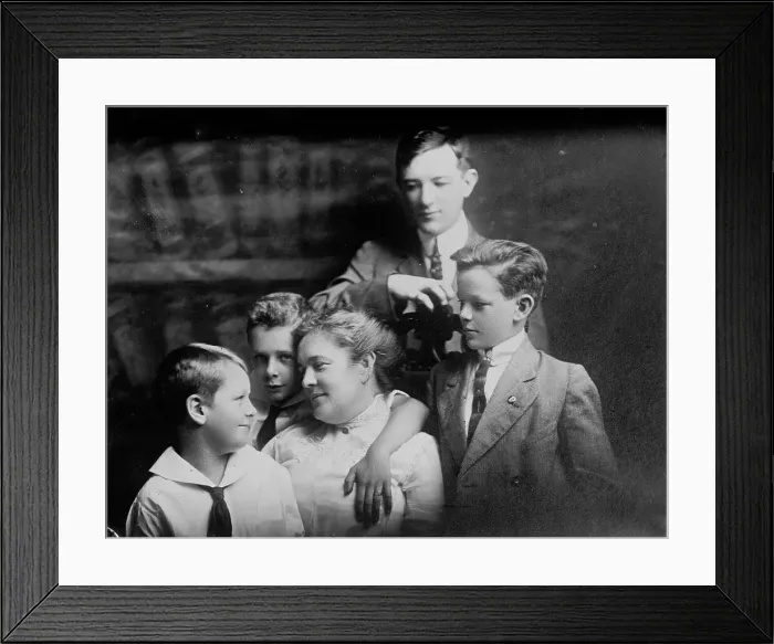Framed Print : Josephus Daniel's Family, between c1910 and c1915. Creator: Bain News Service Framed Print : Josephus Daniel's Family, between c1910 and c1915. Creator: Bain News Service