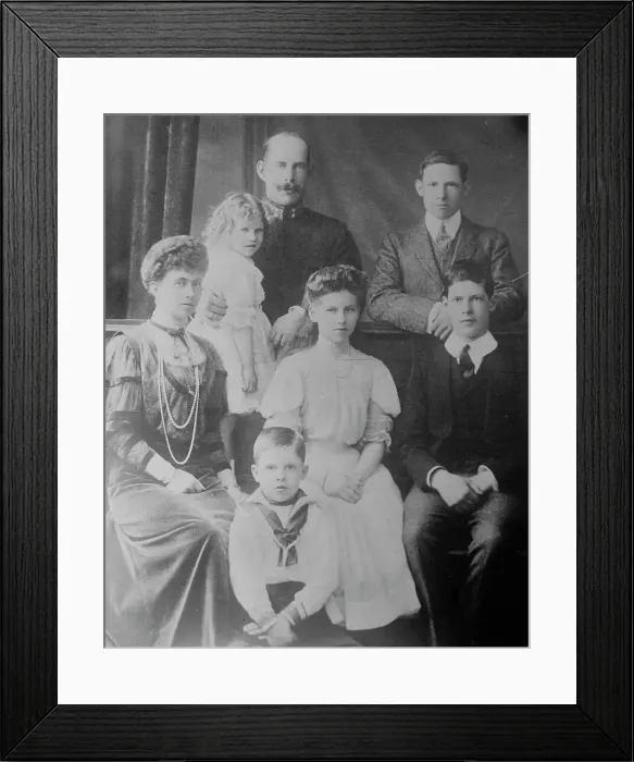 Framed Print : King of Greece & family, between c1910 and c1915. Creator: Bain News Service Framed Print : King of Greece & family, between c1910 and c1915. Creator: Bain News Service