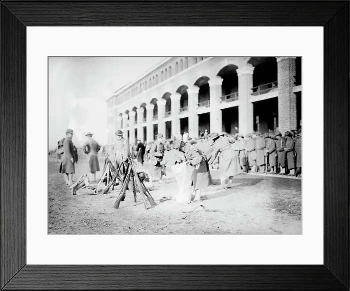 Framed Print : Marines packing, League Isl'd. 1913. Creator: Bain News Service Framed Print : Marines packing, League Isl'd. 1913. Creator: Bain News Service