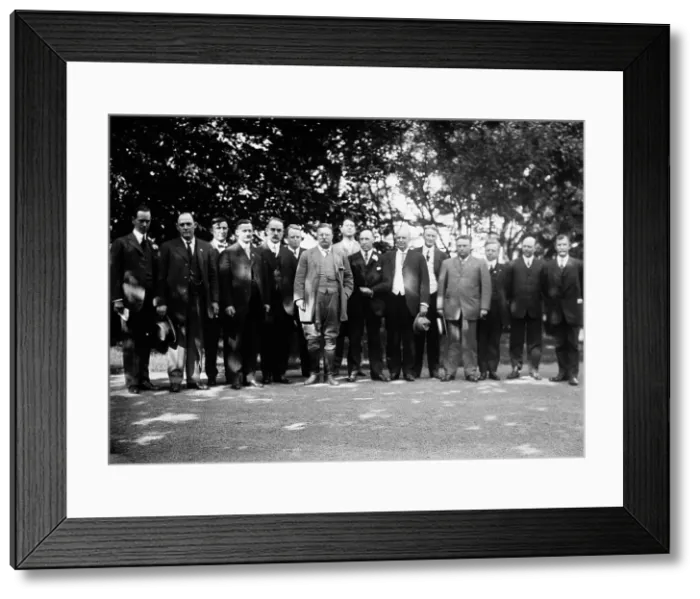 Framed Print : T.R. [Theodore Roosevelt] and Ill. Delegation, 6 / 1 / 12, 1912. Creator: Bain News Service